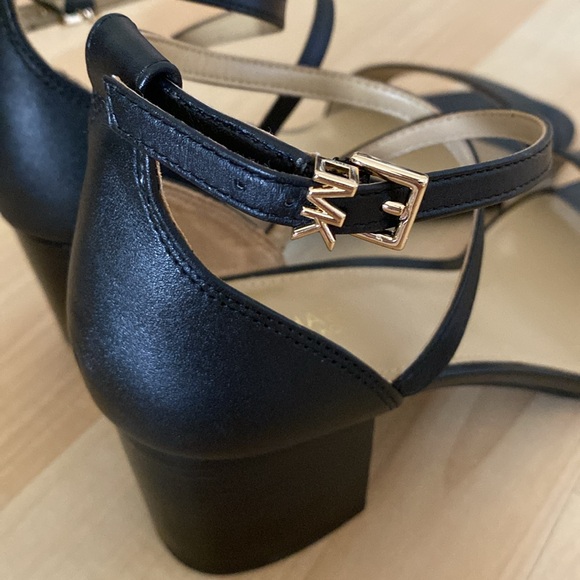 Michael Kors Dress Sandals 7M - Picture 6 of 10